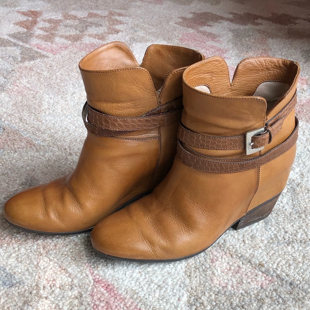 Hidden wedge booties